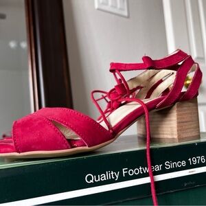 Bos and Co strappy sandal